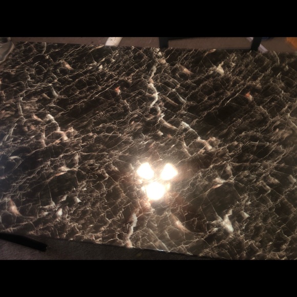 Beautiful table - Picture 2 of 3